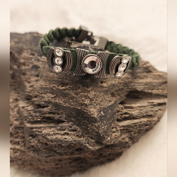 Lia Sophia "Confidant" Green colour faux leather with cut crystal bracelet - Picture 3 of 8